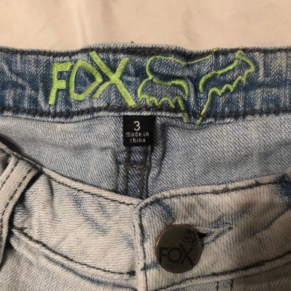 FOX Juniors Distressed Denim Shorts! - Picture 3 of 4
